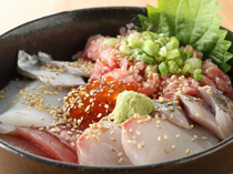 本日のおまかせ すぎ屋丼