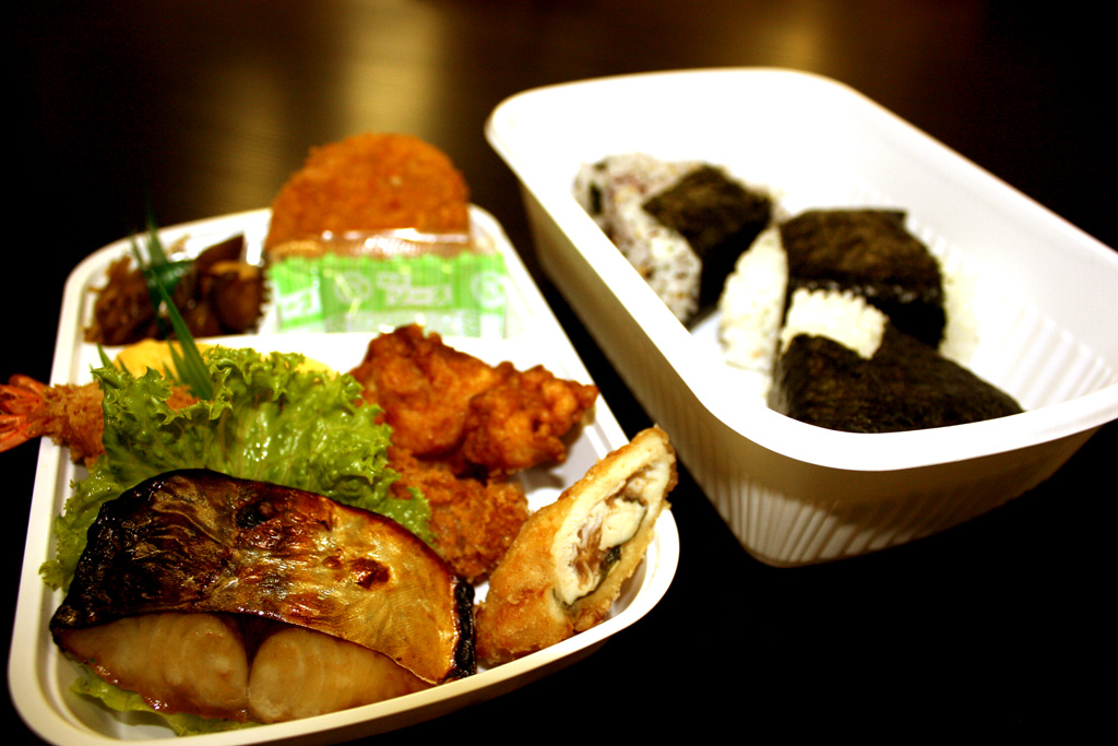 おにぎり2段弁当